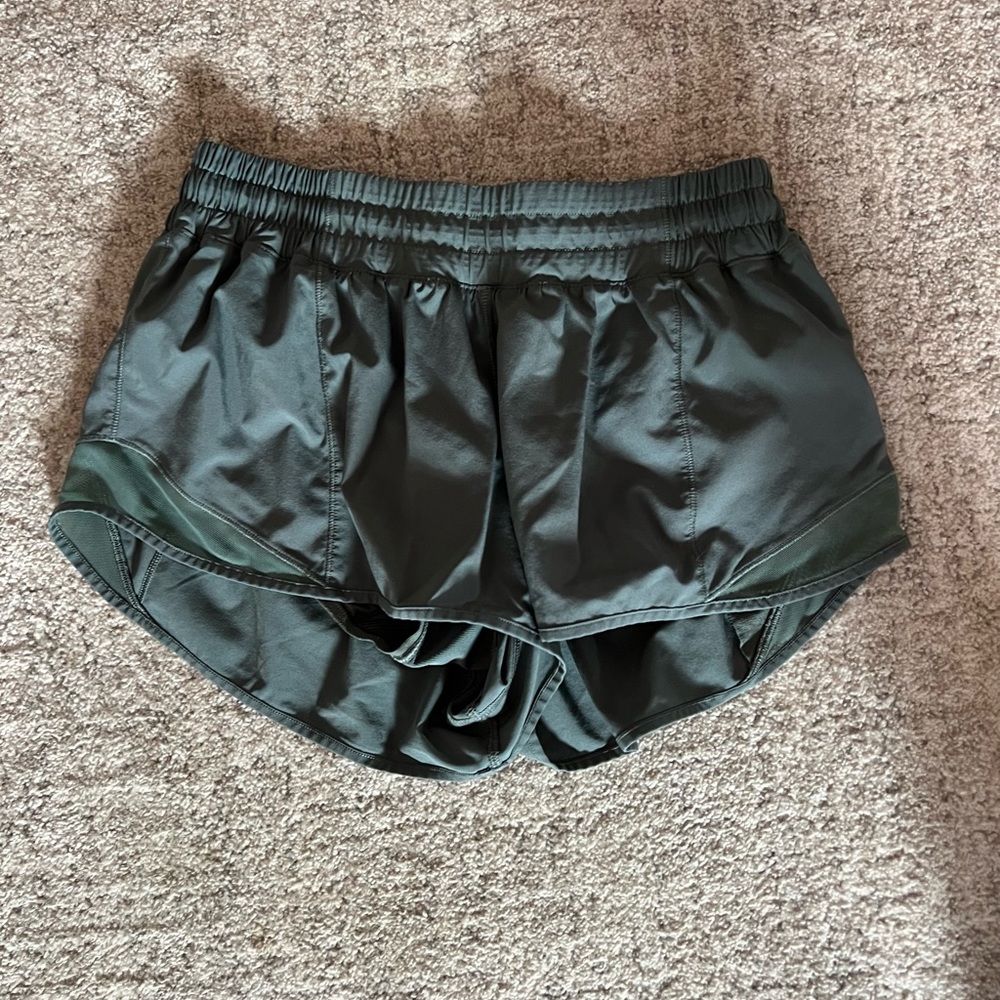 Lululemon hotty hot shorts 2.5” green